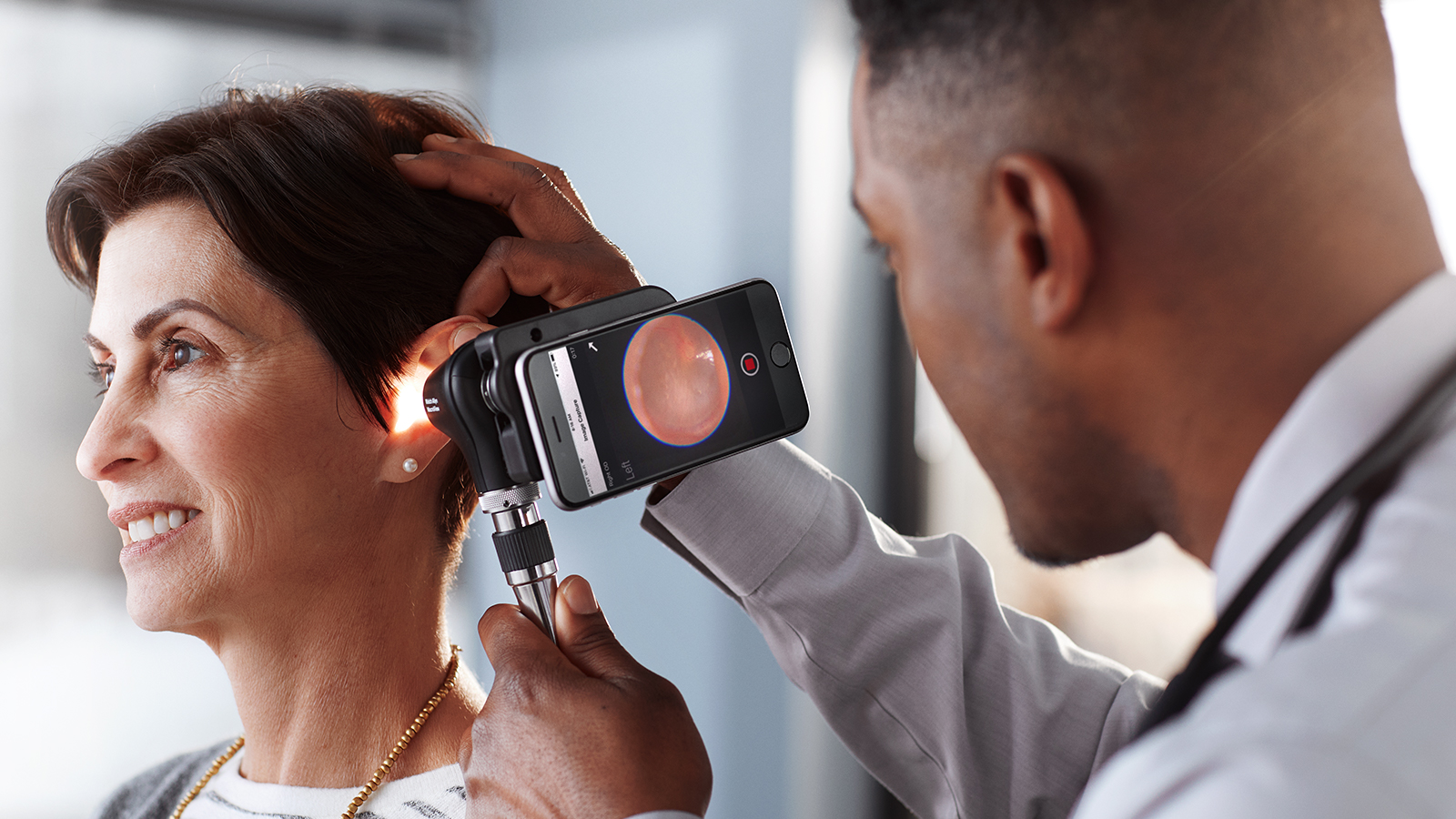  Welch Allyn MacroView Plus Otoscope and iExaminer SmartBracket application
